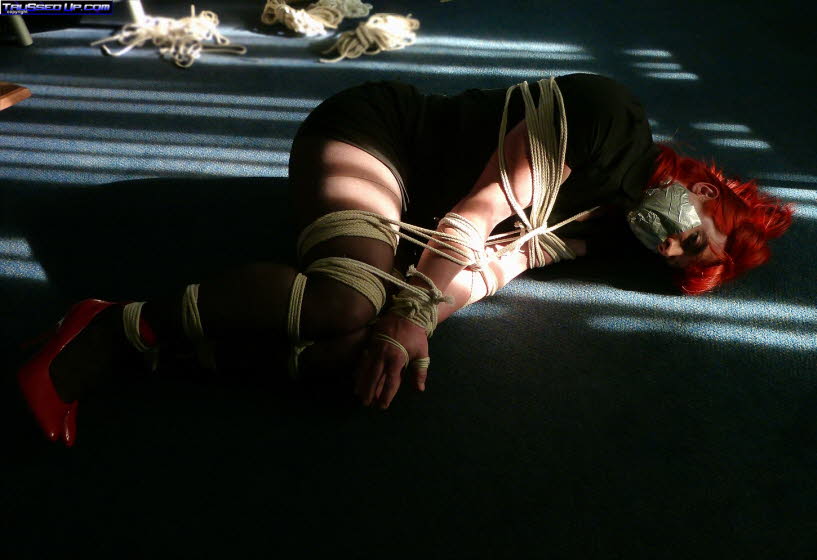 Let me struggle in all the rope, Transvestites bound, gagged, hogtied and left. Tie me up and leave me trannie bondage